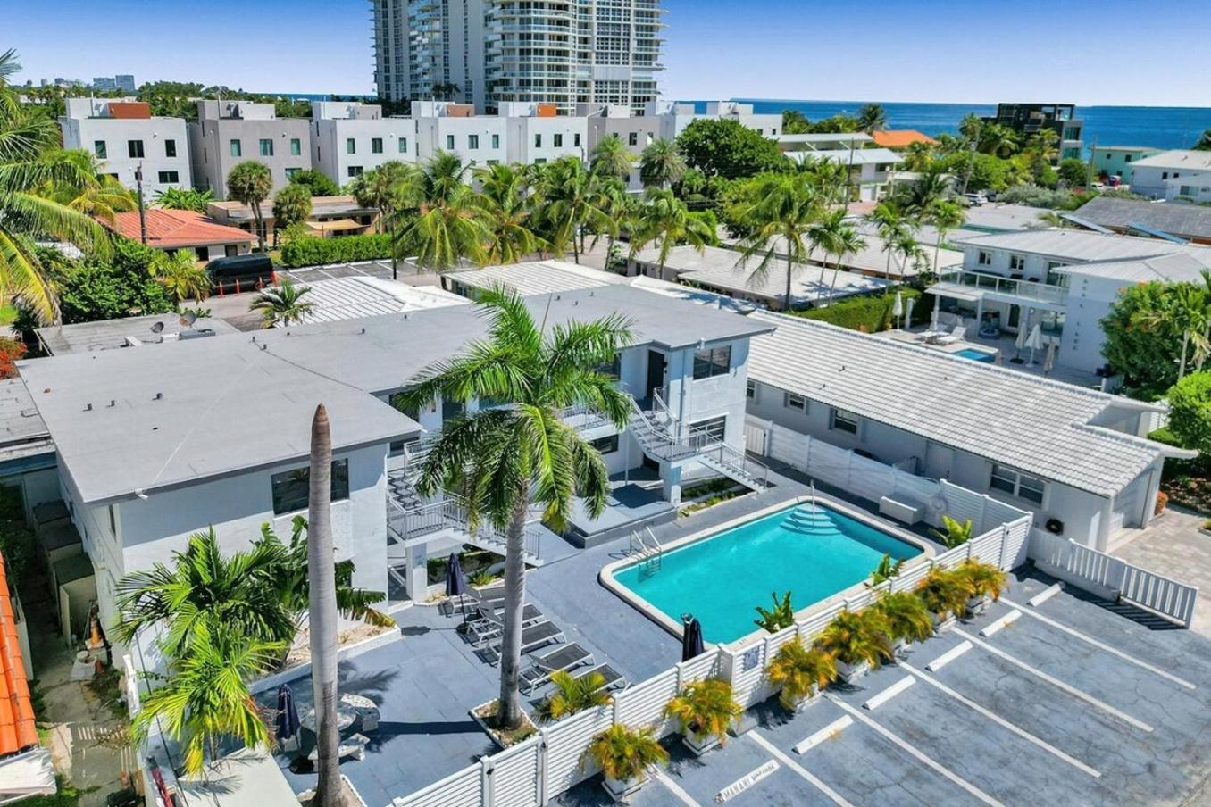Waves On Desoto Rental Unit With Pool 好莱坞 外观 照片